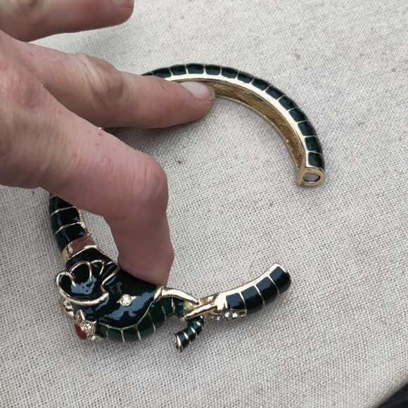 🐘 Designer Alilang enameled and jeweled elephant clamper bracelet - Picture 12 of 15